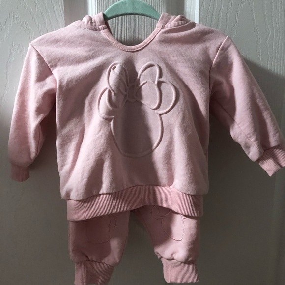 Disneys Minnie Mouse outfit - Picture 2 of 5